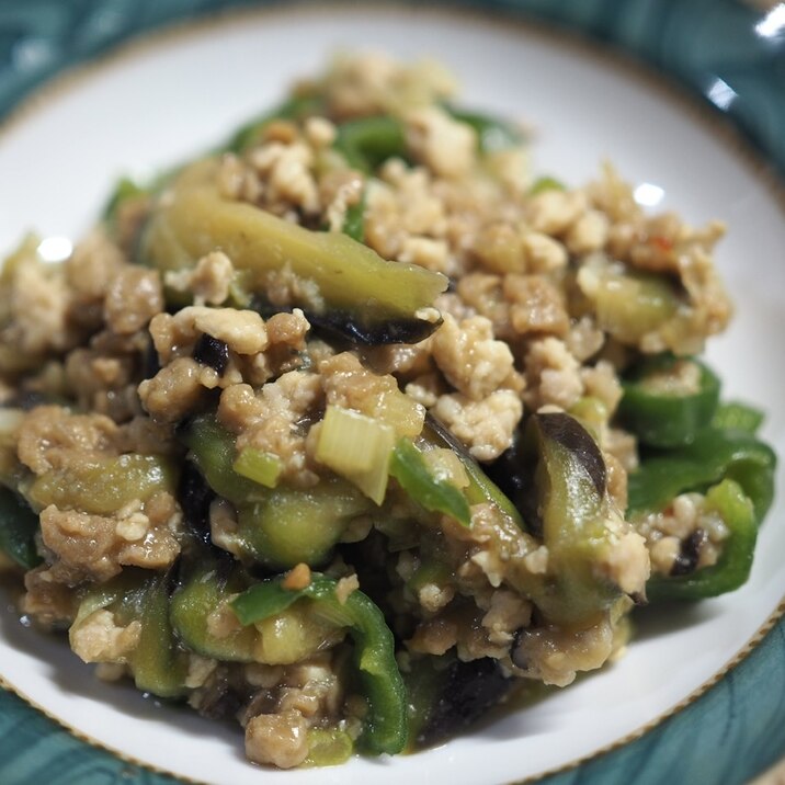 脂質控えめレシピ　半分大豆ミートの鳥ひき肉なす炒め